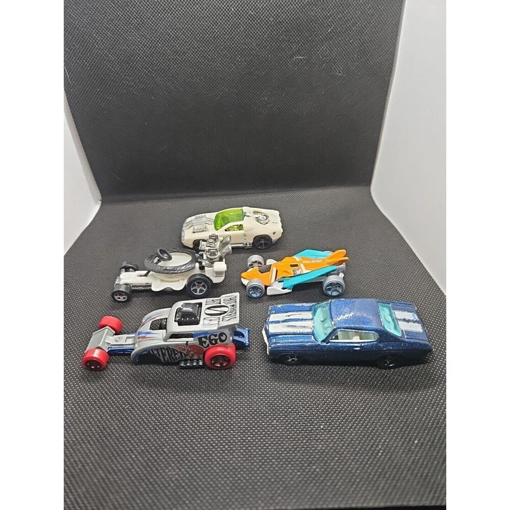 Hot Wheels Lot of 5, 70 Chevelle, Hollowback, Airuption, Hot Seat, Altered Ego
